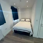 4-Bedroom Escape-Bright & Cozy