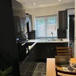 4-Bedroom Escape-Bright & Cozy