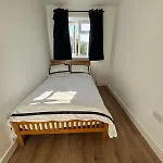 4-Bedroom Escape-Bright & Cozy